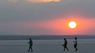 Mesmerizing sunset at Türkiye’s Lake Tuz