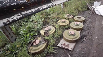 Ukrainian sappers clear mines in Kharkiv afte...