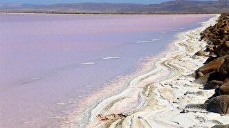 Salt Lake's color turns White to Red in Turkey's Aksaray