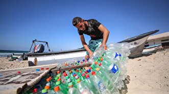 Palestinian fisherman builds plastic bottle boat for fishing