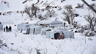Heavy snowfall wrecks Syrian refugee camp in Lebanon