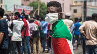 Thousands take street to protest interim goverment in Sudan