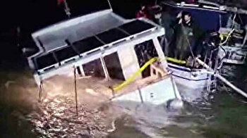 Men try to save sinking boat as strong winds wreak havoc in Turkey's Mugla