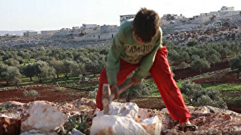 Syrian children earn living by working in stone quarry