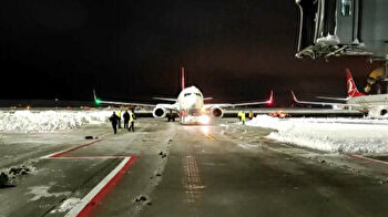 Flights resume at Istanbul Airport as crews clear runways of icy foam