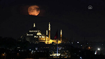 Timelapse captures stunning full moon in Istanbul, Turkey