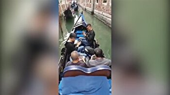 Phone-addict tourists glued to their screens on Venice gondola ride