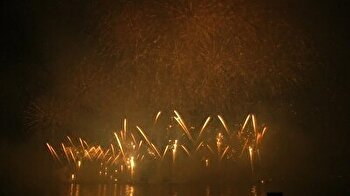 Hundreds of thousands attend fireworks display in Geneva
