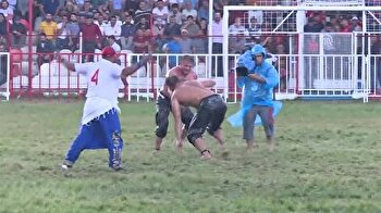 Turkish athlete sets record in oil wrestling event
