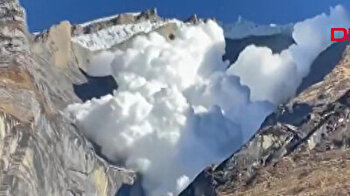 Horrific Himalayan avalanche caught on tape in Nepal