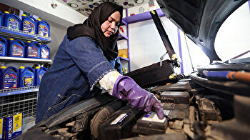 Baghdad's first female car mechanic challenges stereotypes