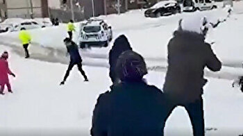 Funny snowball fight between police and children in Turkey’s Şırnak