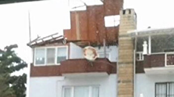 شاهد.. الرياح تقتلع سطح منزل في سيلفري بإسطنبول