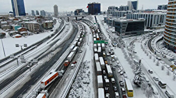 توقف حركة السير في ولاية اسطنبول جراء الثلوج الكثيفة