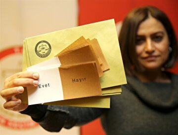 Türkiye anayasa değişikliğine ilişkin halk oylaması nedeniyle sandık başına gidecek.
