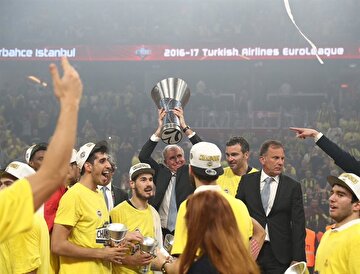 Obradovic'in 9. Euroleague kupasıyla buluştuğu an...