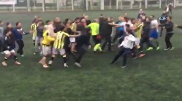 Tekmeler tokatlar havada uçuştu