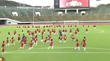 3 futbolcu 100 çocuğa karşı
