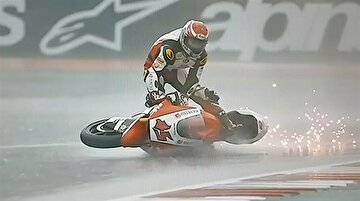 Yarışı bırakıp sörf yapmaya başlayan MotoGp pilotu