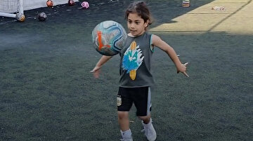 5 yaşındaki futbol fenomeni: Arat Hosseini