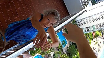 Binada asılı kalan paraşütçüyü kurtaran yaşlı kadın