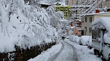Artvin'e yılın ilk karı düştü: Muhteşem kar manzaraları oluştu