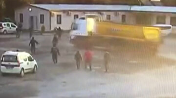 Tartıştığı mesai arkadaşını TIR'la kovaladı