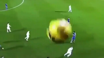 Real Madrid'li futbolcu kameramanı vurursa