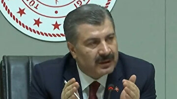 Sağlık çalışanlarından bahsederken Sağlık Bakanı Koca'nın gözleri doldu