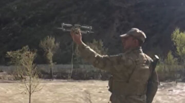 Jandarma yaşlı kadına ilaçlarını drone’la ulaştırdı