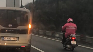 Köprüden geçen motosikletli kuryeye kalkan oldu