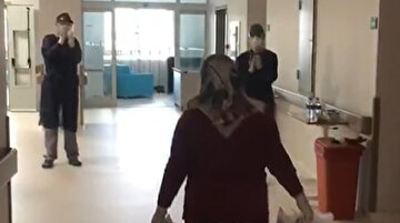 Koronavirüsü yenen Hatice teyze sağlık çalışanlarının alkışlarıyla uğurlandı
