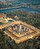☀ Angkor Wat⠀ Bölgeye adını veren, her yıl 2 milyondan fazla insanı buraya çeken en büyük ve en iyi korunmuş tapınak olan Angkor Wat hemen girişte bizi karşılıyor. Yapımında Mısır piramitlerinden daha fazla taş kullanılmış olan Angkor Wat, her bir taşındaki taş işçiliğiyle de dikkat çekiyor. Duvarlara işlenmiş rölyefler, simetrik işlemeler, lotus çiçeği formuna benzetilmiş olan kuleleri ile tam bir sanat eseri. Hele bir de içeride dolaşan rahiplere de rastlarsanız, görüntü tamamlanmış oluyor.⠀