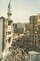 Mekke'de işlek, kalabalık bir caddenin yer aldığı bu fotoğraf 1953 yılı civarı çekilmiş. Solda Osmanlı mimarisinin izlerini taşıyan minare dikkat çekiyor.