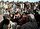 Mayıs 2001'de BM kontrolündeki kamplara nakledilmek üzere Afganistan'ın Herat kentindeki geçici kamplarda bekletilen yerlerinden edilmiş Afgan siviller.