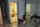 Bir emlakçının internette müşteri aradığı Kadıköy Rasimpaşa Mahallesi'ndeki 5 katlı binanın bodrum katındaki 12 metrekarelik bölüm için istenen kira bedeli tepkilere neden oldu.Oldukça harap ve örümceklerle dolu odanın yanında bulunan farklı bir odayla banyo ve tuvaleti ortak kullanılıyor. Mutfağı olmayan odanın ufak bir de penceresi bulunuyor.<br>