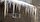 Derelerin donduğu buz sarkıtlarının uzunluğu beş metreyi bulduğu ilçede, bina sahipleri de buzları kürek yardımıyla temizlemeye çalışıyor.