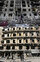 Rus birlikleri tarafından gerçekleştirilen saldırıda top mermisi başkent Kiev'deki 9 katlı apartmana isabet etmiş ve 2 sivil yaşamını yitirmişti (üstte). Suriye'de Rus ve Esed rejim güçlerine ait savaş uçaklarının Halep'te yerleşim yerlerine düzenlediği hava saldırısında çok sayıda bina hasar görmüştü (altta).