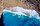 Yüksek dalgaların sahile vurmasıyla oluşan beyaz köpüklerin maviyle uyumu da güzel görüntü oluşturdu.<br><br>