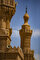 İç ve dış duvarlarındaki desenler ve süslemelerle dikkati çeken cami, Mısır'daki camilerin tarzını andırıyor.