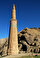UNESCO Dünya Mirası Alanı içinde bulunan ve ülkenin en önemli tarihî yapılarından biri olan Câm Minare; geometrik desenleri, sırlı çini dekorasyonu, kufî ve nesih hatları, Kur’ân ayetleriyle süslenmiş turkuaz taşları ve minarenin yapımında kullanılan tuğlalarıyla dikkat çekiyor.