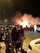 Alevlerin park halindeki otomobillere yaklaştığını görenler, yangını söndürmek için seferber oldu. Bu sırada iki otomobil alev alarak hasar gördü.