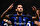 Inter'den ayrılması gündemde olan Hakan Çalhanoğlu'nun adı Galatasaray ile anılırken, milli futbolcu rotasını Fenerbahçe'ye kırdı.<br><br>