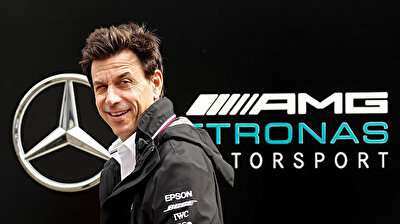 Mercedes boss 'totally OK' with Hamilton talking to Ferrari