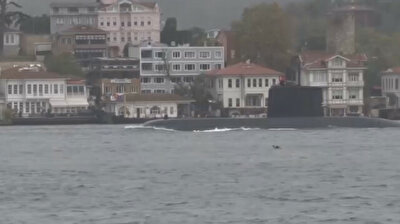Turkish submarine sets off for Black Sea after passing through splendorous Bosporus