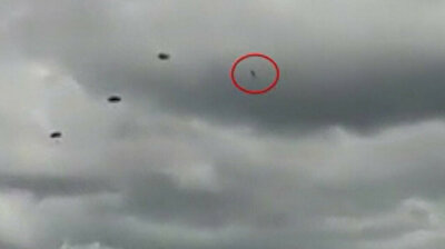 Colombian soldier's parachute fails to open in nail-biting footage