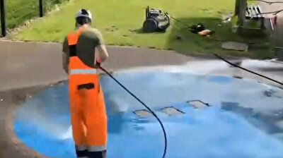 Altruistic man cleans playground abandoned for ten years in UK