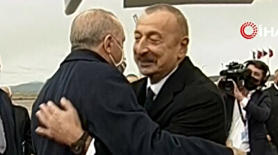 Erdogan embraces Aliyev in warm hug as he touches down in Baku