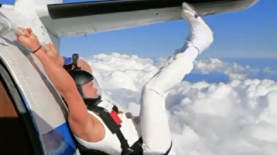Russian bodybuilder performs ritual on side of 200 km/h plane before skydiving