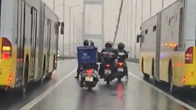 Bus drivers shield motorcyclists from powerful storm on Istanbul bridge